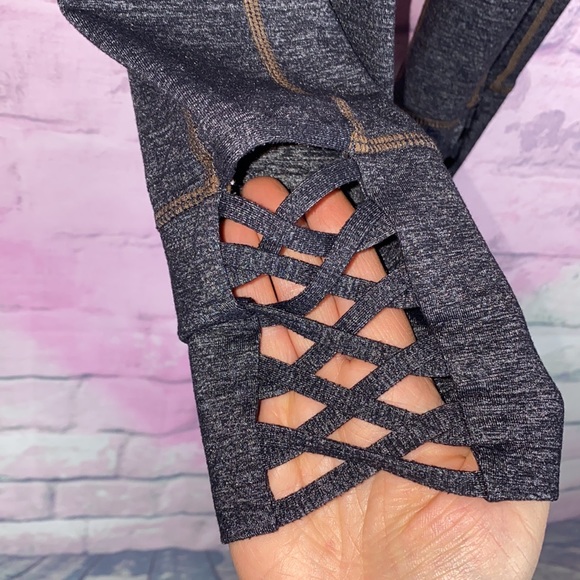 Athleta mind over mat active Capri leggings XS - Picture 3 of 7